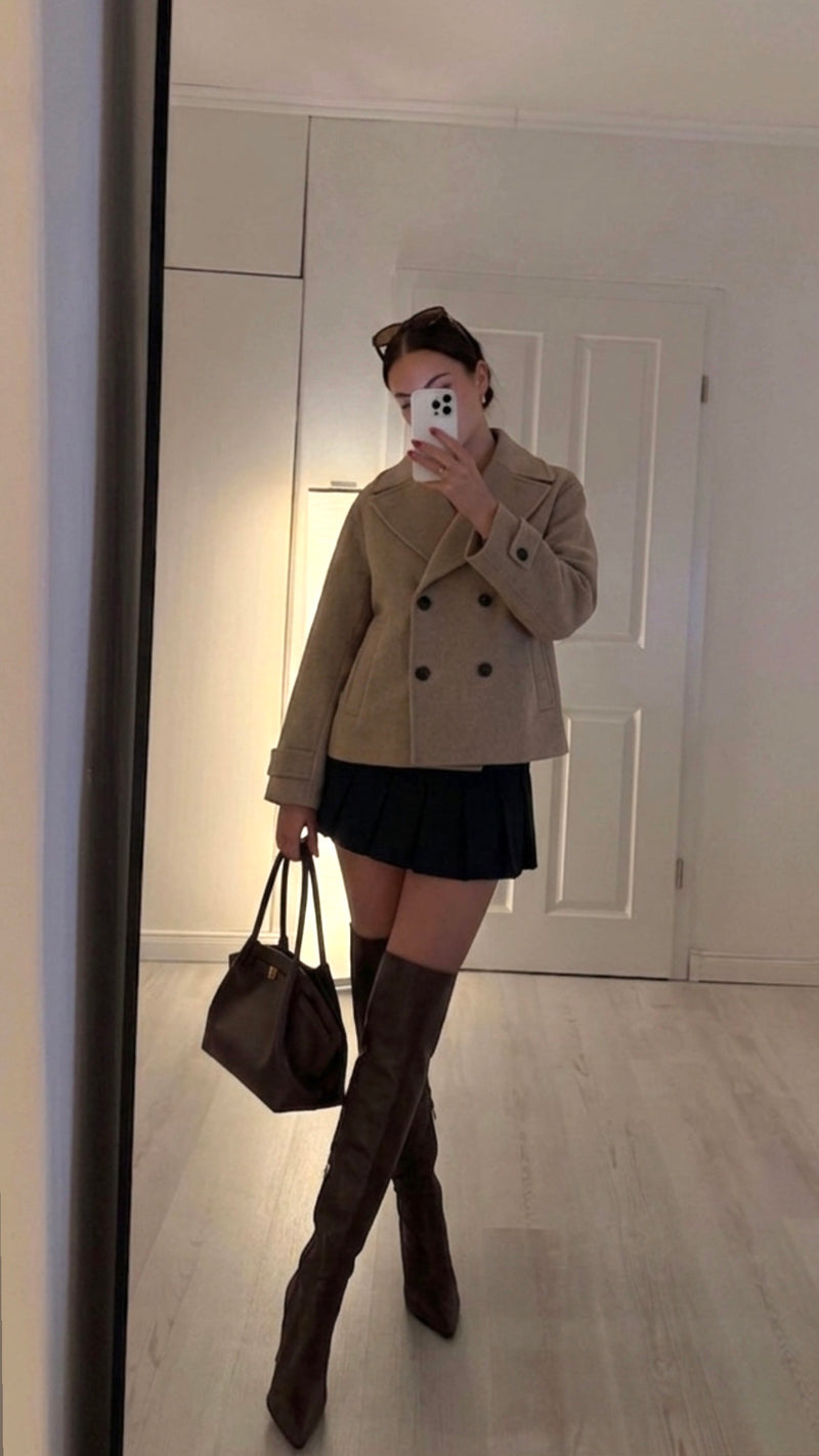 <p>Double Breasted Thick Coat </p>